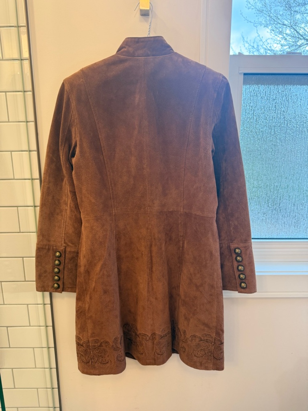 100% Suede Coat – Timeless Embroidered Design - Picture 2 of 3